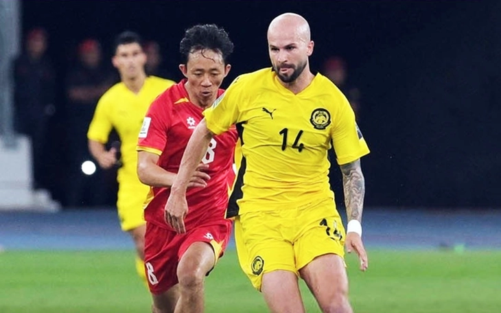 VĐV marathon Trung Quốc suýt mất chức vô địch vì trọng tài cản đường - Ảnh 4.