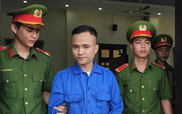 Rủ 2 người nhậu mà kéo ra 6 người, nói "đông quá chắc tốn tiền nữa" thì bị đâm chết - Ảnh 4.