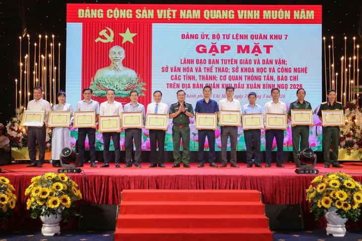 Quân khu 7 kỳ vọng báo chí tuyên truyền mạnh hơn về Chiến lược bảo vệ Tổ quốc trong tình hình mới - Ảnh 3.