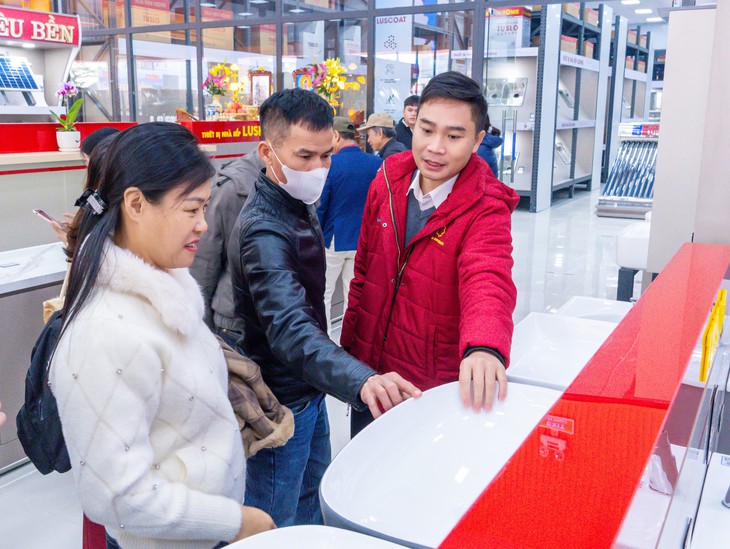 NSƯT Đại Nghĩa, nam vương Hưng Nguyễn cùng dàn nghệ sĩ về Đắk Lắk hỗ trợ 18 em nhỏ khó khăn - Ảnh 4.