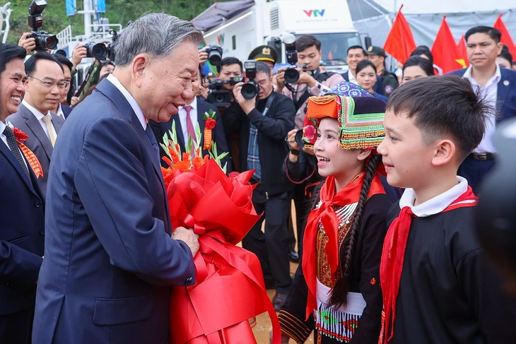 Tổng Bí thư Tô Lâm, Thủ tướng Phạm Minh Chính dự khởi công đồng loạt trường liên cấp vùng biên giới - Ảnh 3.