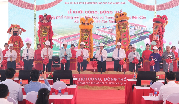 Xây trường nội trú, chăm lo việc học và đời sống cho học sinh vùng khó khăn - Ảnh 3.