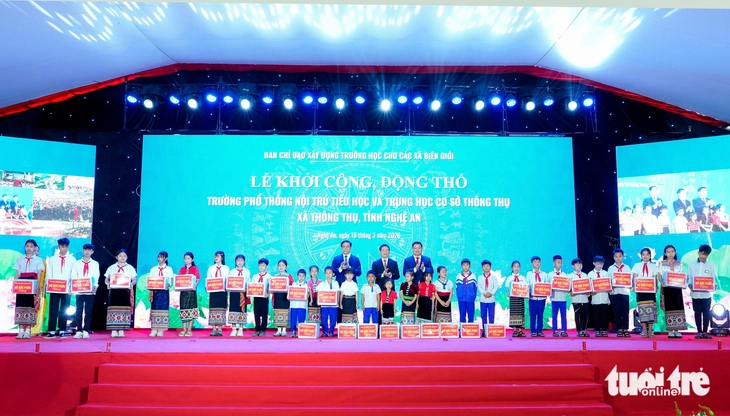 Xây trường nội trú, chăm lo việc học và đời sống cho học sinh vùng khó khăn - Ảnh 1.