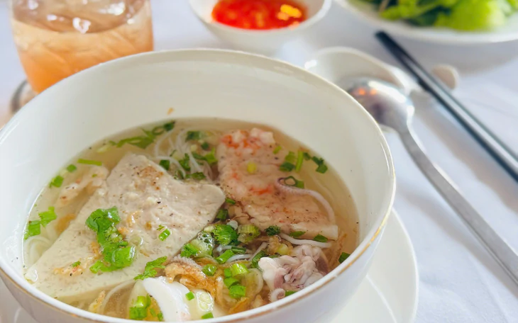 Món ăn quen thuộc của bếp Việt xuất hiện tại các khách sạn 5 sao dịp lễ 2-9 - Ảnh 2.
