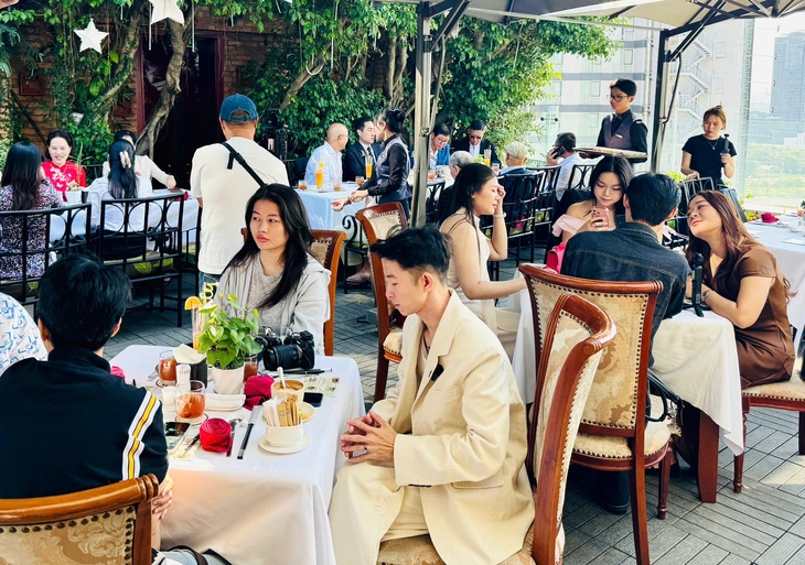 Bún quậy Phú Quốc vào khách sạn 5 sao - Ảnh 3.