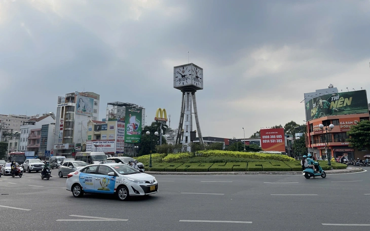 TP.HCM thay đổi cách chạy xe ở vòng xoay Điện Biên Phủ  - Ảnh 3.
