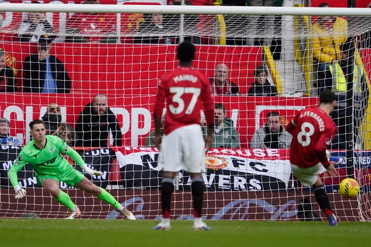 Bruno Fernandes đi vào lịch sử Man United với cột mốc 100-100 - Ảnh 2.