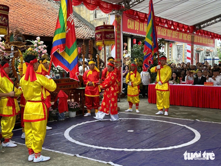 Đọc lời thề không tham nhũng trong Lễ hội Minh Thề - Ảnh 2.