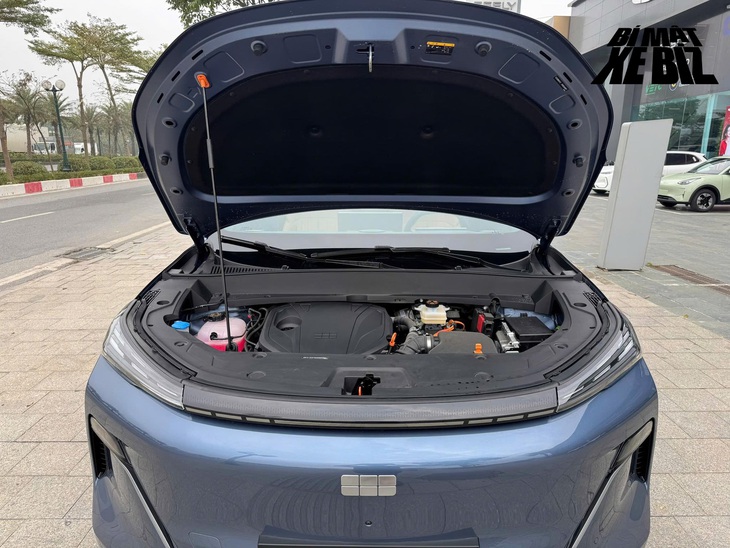 Geely EX5 hybrid lần đầu được nhá hàng chính hãng tại Việt Nam, thêm lựa chọn cho những ai 'lười sạc' mà vẫn muốn tiết kiệm, ăn xăng chỉ ngang xe máy- Ảnh 7. Geely EX5 - Ảnh 6.