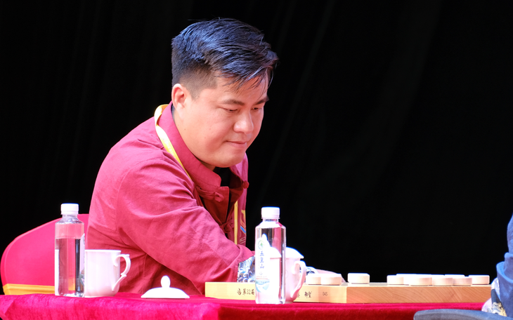 Cao thủ hạng 20 cờ tướng Trung Quốc sang Việt Nam đánh giải hội làng rồi... thua sớm - Ảnh 4.