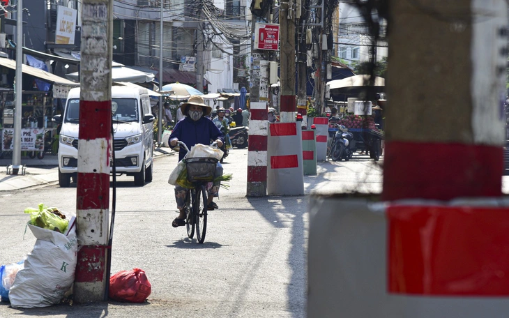 Cột điện đường Nguyễn Thị Định - Ảnh 11.