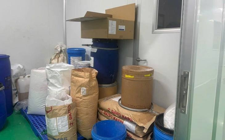 Gia Lai: Sản xuất kem trộn trắng da bằng bột gạo trộn hóa chất - Ảnh 2.