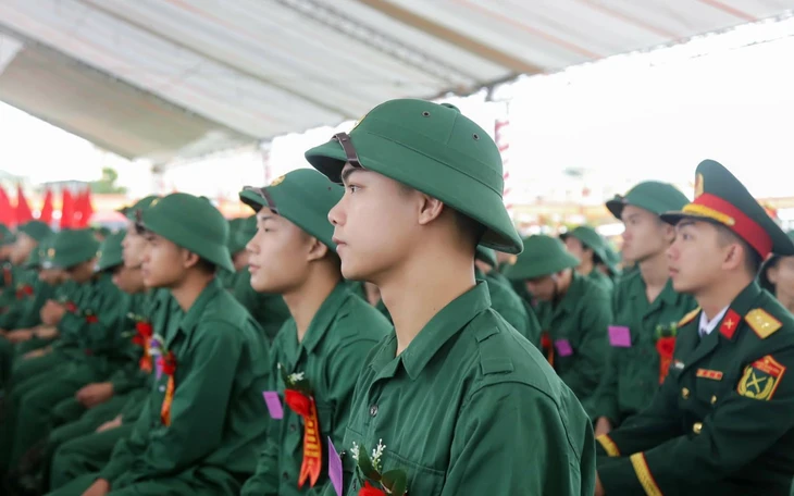 Thêm một thanh niên bị xử phạt do không chấp hành quyết định gọi nhập ngũ - Ảnh 2.