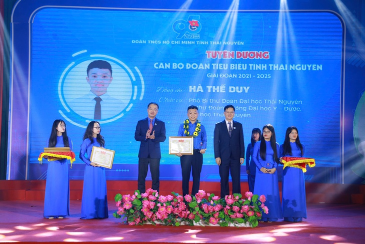 Vinh danh những cán bộ Đoàn dùng công nghệ số 'đánh thức' bản làng - Ảnh 1.