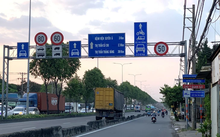 Giới hạn tốc độ 50km/h với xe máy ở quốc lộ 22: Người dân đề xuất linh hoạt tốc độ, làm metro - Ảnh 3.