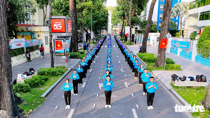 Tuổi trẻ TP.HCM hòa nhịp sức trẻ đồng diễn kỷ niệm 95 năm thành lập Đoàn TNCS Hồ Chí Minh - Ảnh 6.