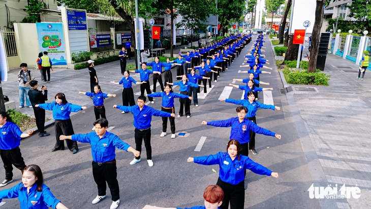Tuổi trẻ TP.HCM hòa nhịp sức trẻ đồng diễn kỷ niệm 95 năm thành lập Đoàn TNCS Hồ Chí Minh - Ảnh 7.
