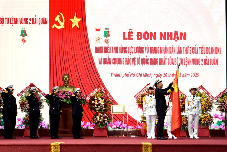 Vùng 2 Hải quân lần thứ 2 đón nhận Huân chương Bảo vệ Tổ quốc hạng nhất - Ảnh 1.