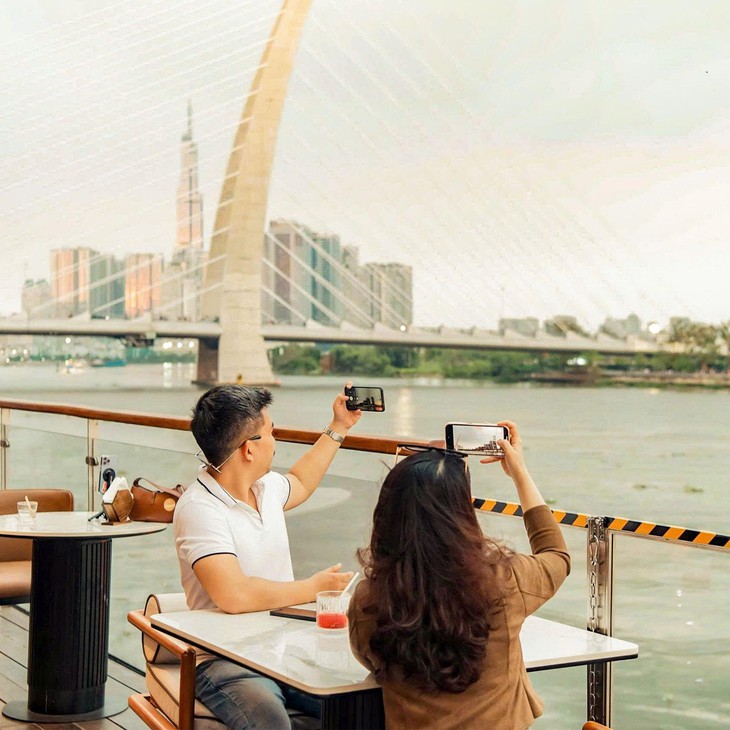 hoàng hôn trên sông Sài Gòn - Ảnh 2.