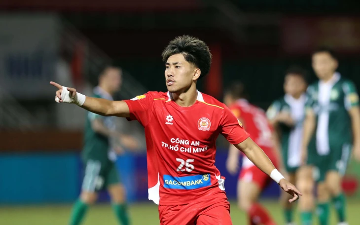 HLV Huỳnh Đức: 'Khoa Ngô xứng đáng được Tiến Linh nhường phạt đền' - Ảnh 2.