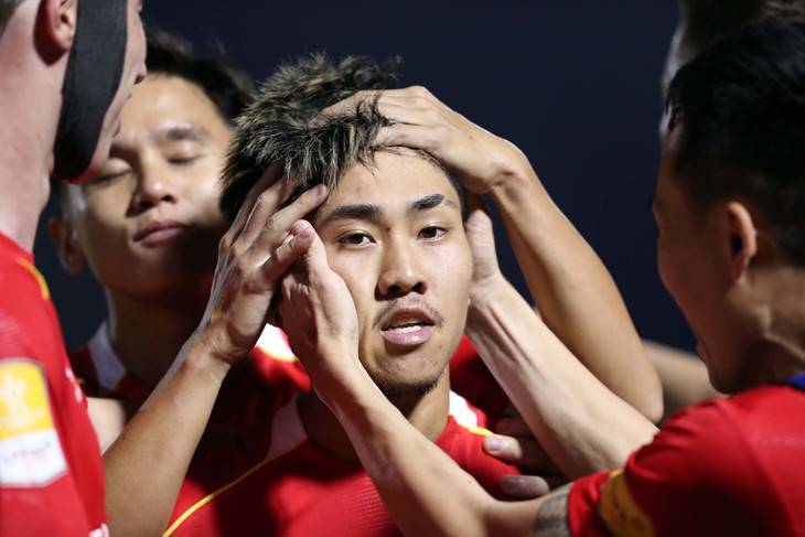 Khoa Ngô nói gì khi Tiến Linh nhường phạt đền? - Ảnh 1.