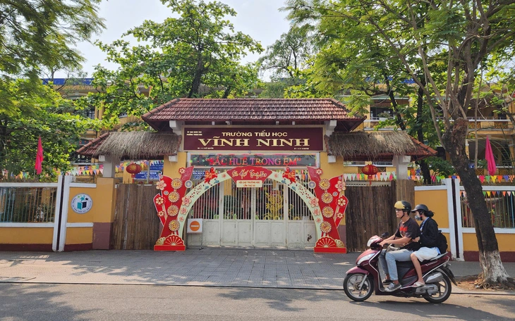 Thông tin giáo viên dùng thước gỗ đánh gãy tay học sinh ở Huế là không đúng sự thật - Ảnh 2.