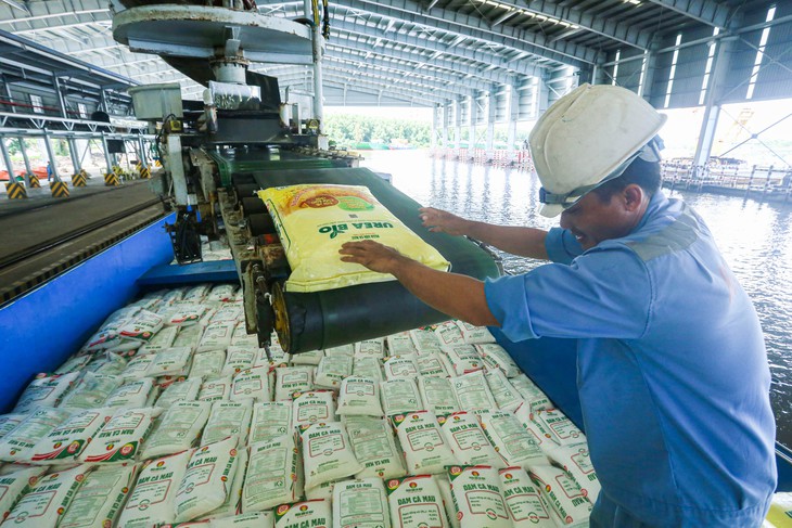 Bộ trưởng Trần Đức Thắng kêu gọi doanh nghiệp giảm giá phân bón, thức ăn chăn nuôi - Ảnh 1.