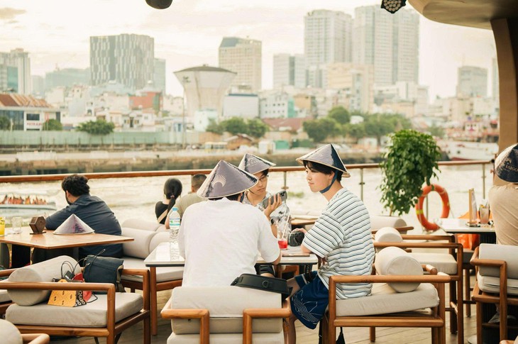 hoàng hôn trên sông Sài Gòn - Ảnh 3.