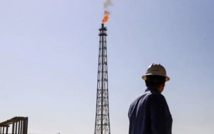 Đọc nhanh 24-3: Giá dầu rớt mạnh, chứng khoán Mỹ tăng hơn 630 điểm, hồi hộp VN-Index - Ảnh 2.