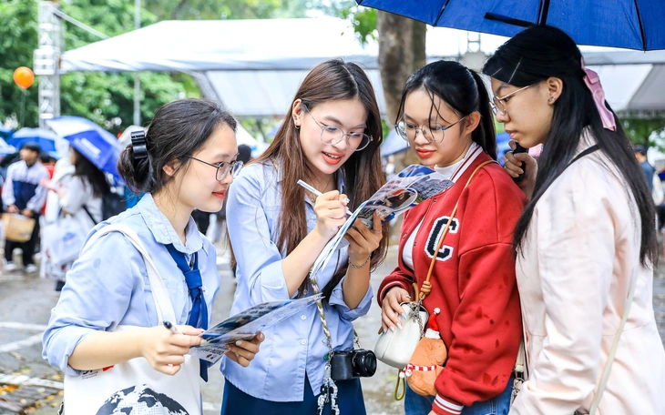'Đừng xem IELTS là mục tiêu ngắn hạn chỉ phục vụ cho tuyển sinh' - Ảnh 4.