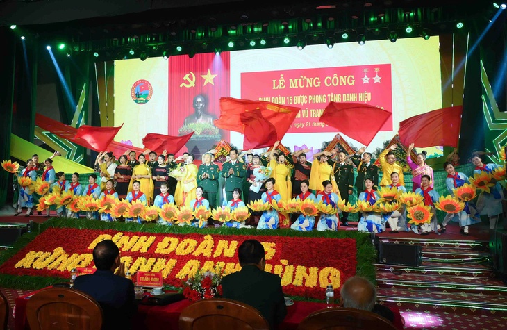 Binh đoàn 15 được phong danh hiệu Anh hùng Lực lượng vũ trang nhân dân - Ảnh 1.