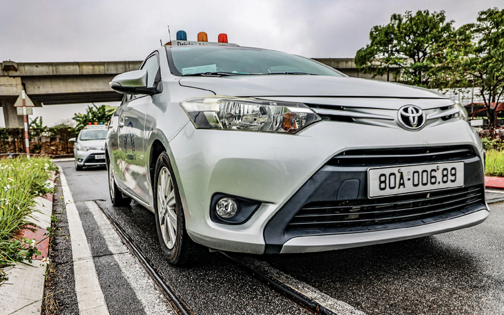 Trộm xe máy rồi che biển số, đang đi tiêu thụ thì gặp CSGT  - Ảnh 2.