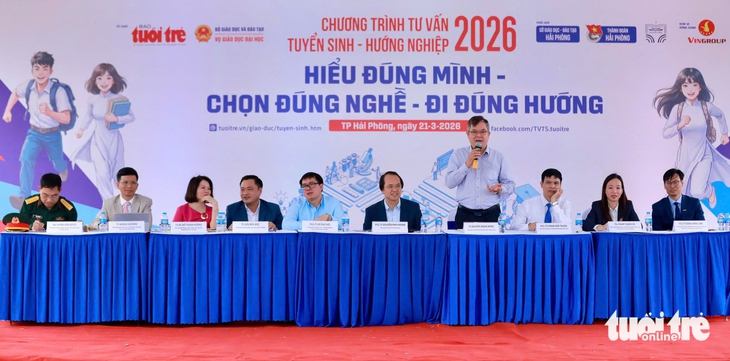 Học sinh Hải Phòng 'hỏi xoáy' chọn ngành: Học ứng dụng hay nghiên cứu, có bị AI 'cướp nghề'? - Ảnh 6. tuyển sinh - Ảnh 6.