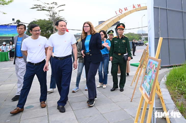 Trẻ em Việt Nam đang ngày càng phải tiếp xúc nhiều hơn với hiểm họa liên quan khí hậu, không khí - Ảnh 1.