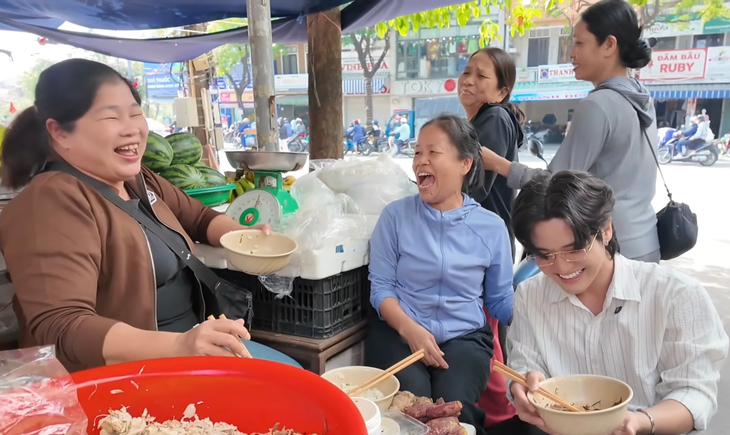 TikToker Quan không gờ kể chuyện văn hóa Việt qua hành trình đi 100 chợ - Ảnh 1. TikToker Quan không gờ kể chuyện văn hóa Việt qua hành trình đi 100 chợ - Ảnh 1.