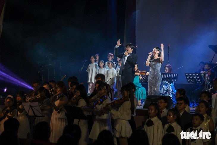 Rạp Hòa Bình Đà Lạt sáng đèn trong đêm nhạc thính phòng - Ảnh 1.