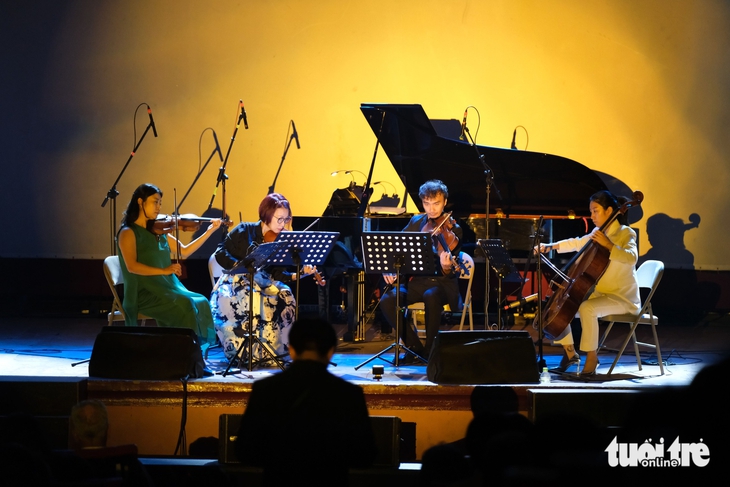 Rạp Hòa Bình Đà Lạt sáng đèn trong đêm nhạc thính phòng - Ảnh 3.