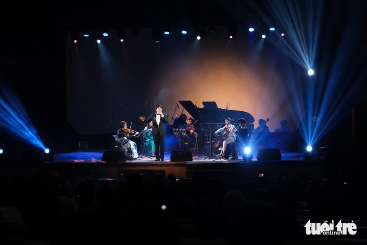 Rạp Hòa Bình Đà Lạt sáng đèn trong đêm nhạc thính phòng - Ảnh 4.