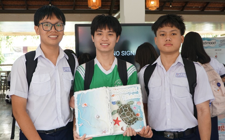 Hai giờ học sinh TP.HCM 'ngâm mình' cùng rối nước - Ảnh 4.