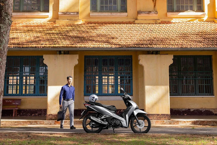 Xe máy xăng của người Việt chủ yếu là Honda, vậy giờ tiền xăng mỗi ngày hết bao nhiêu?- Ảnh 1. Honda - Ảnh 2.