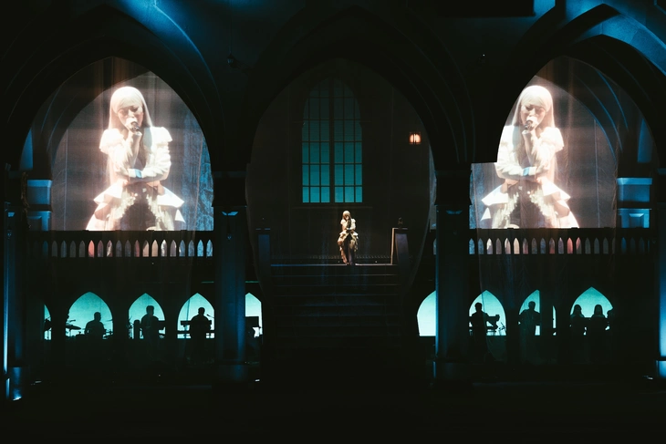 Phùng Khánh Linh: Cô gái từng ăn bánh tráng qua ngày, giờ hạnh phúc giữa 2.000 khán giả - Ảnh 5. Phùng Khánh Linh - Ảnh 5.