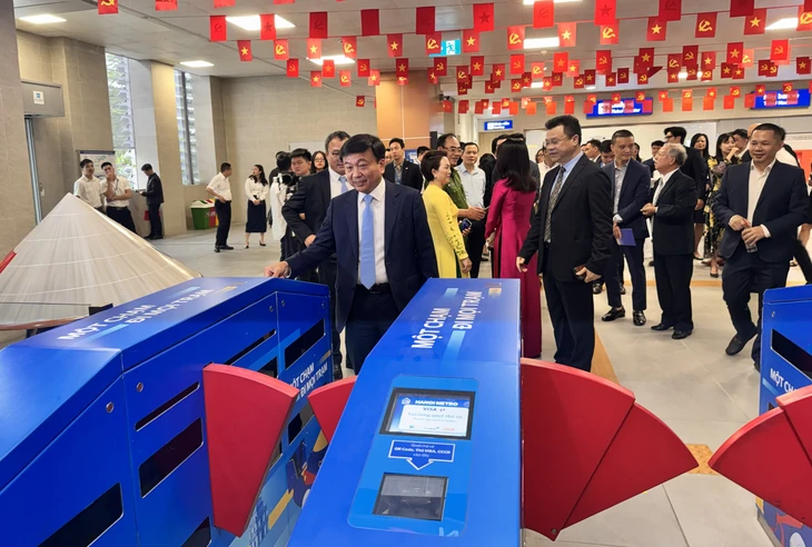 Hà Nội Metro đón hơn 5,7 triệu lượt khách dùng vé thông minh - Ảnh 1.