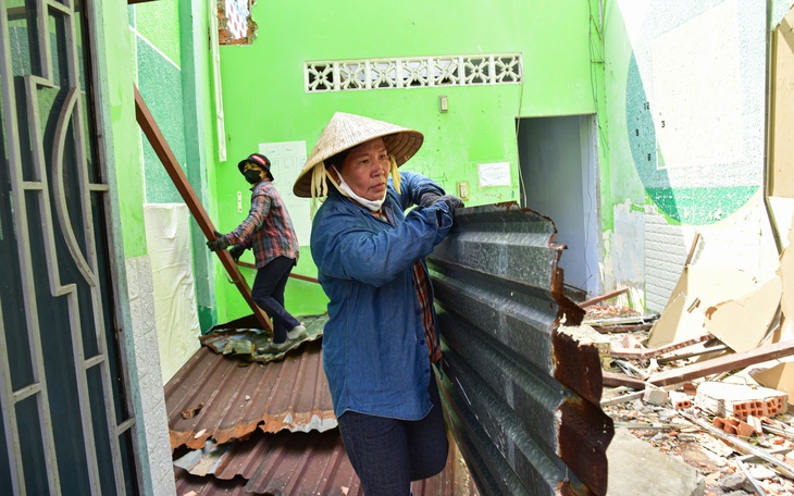 Nhiều đoạn Rạch Xuyên Tâm chưa thể đưa máy móc vào thi công - Ảnh 3.