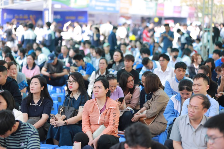 Ngày hội tư vấn tuyển sinh tại Hải Phòng: Vào trường quân đội có cần hạnh kiểm tốt? - Ảnh 9. tuyển sinh - Ảnh 10.