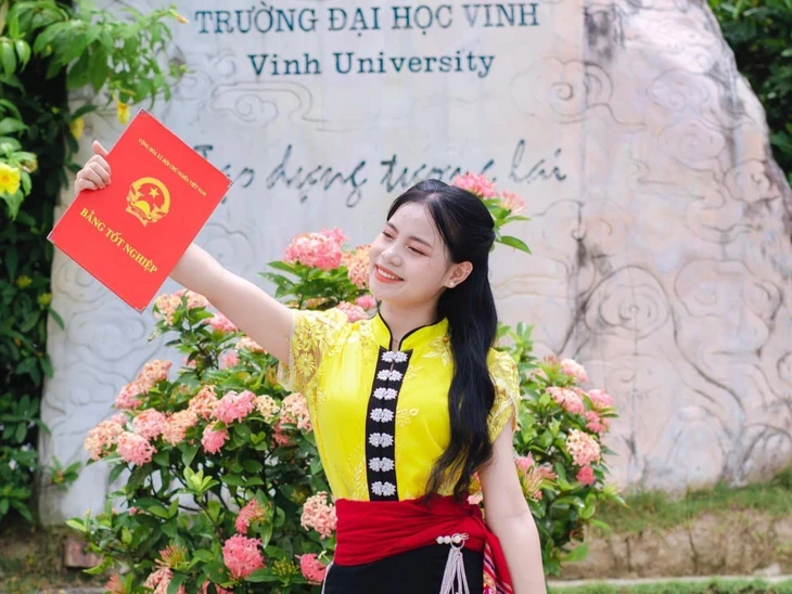 Cô giáo dân tộc ít người vượt núi dạy chữ, thành đại biểu Quốc hội - Ảnh 2.