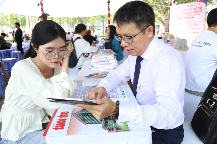 Sáng nay Ngày hội tư vấn tuyển sinh - hướng nghiệp tại Hải Phòng và Cần Thơ - Ảnh 6. Sáng nay Ngày hội tư vấn tuyển sinh - hướng nghiệp tại Hải Phòng và Cần Thơ - Ảnh 8.