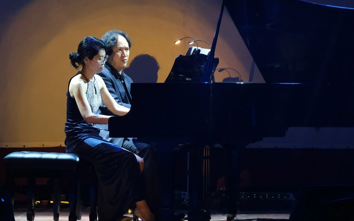 Bốn chiếc piano cùng xuất hiện trên sân khấu Turandot concert - Ảnh 10.