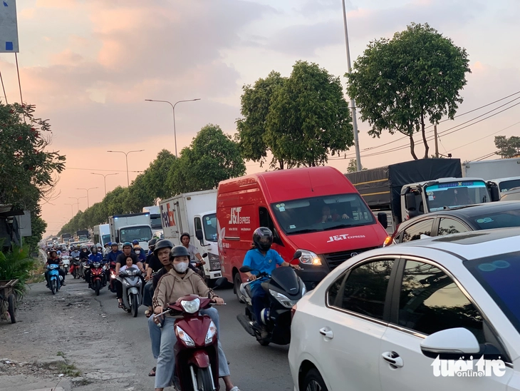 Vụ giới hạn tốc độ 50km/h cho xe máy trên quốc lộ 22: Còn nhiều ý kiến đối lập - Ảnh 1. quốc lộ 22 - Ảnh 1.