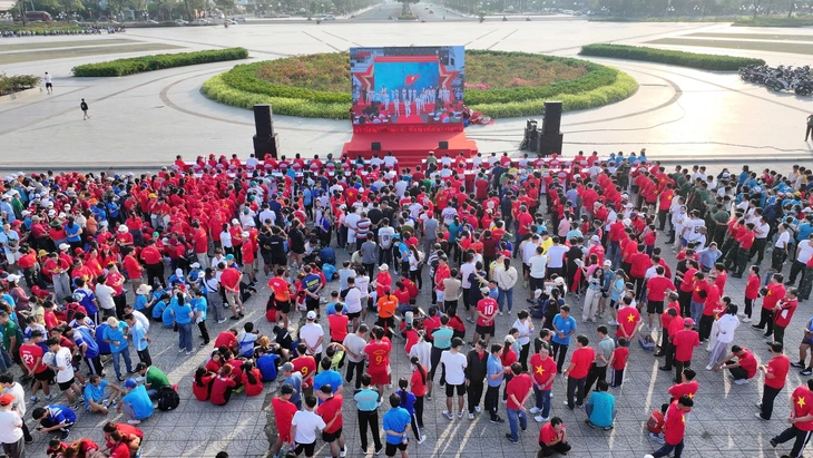 Hơn 5.000 người tham gia “Ngày chạy Olympic - Vì sức khỏe toàn dân - Vì An ninh Tổ quốc” - Ảnh 1.