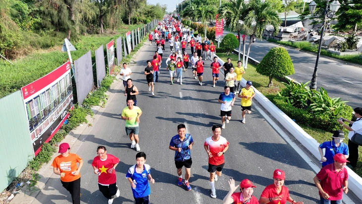 Hơn 5.000 người tham gia “Ngày chạy Olympic - Vì sức khỏe toàn dân - Vì An ninh Tổ quốc” - Ảnh 2.